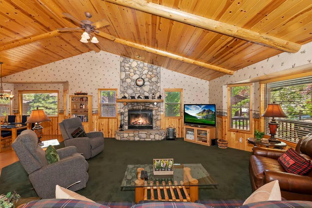 Teakwood - 3-Br Spa, Fire Pit, Quiet, Ac, Centrally Located Villa บิ๊กแบร์เลค ภายนอก รูปภาพ