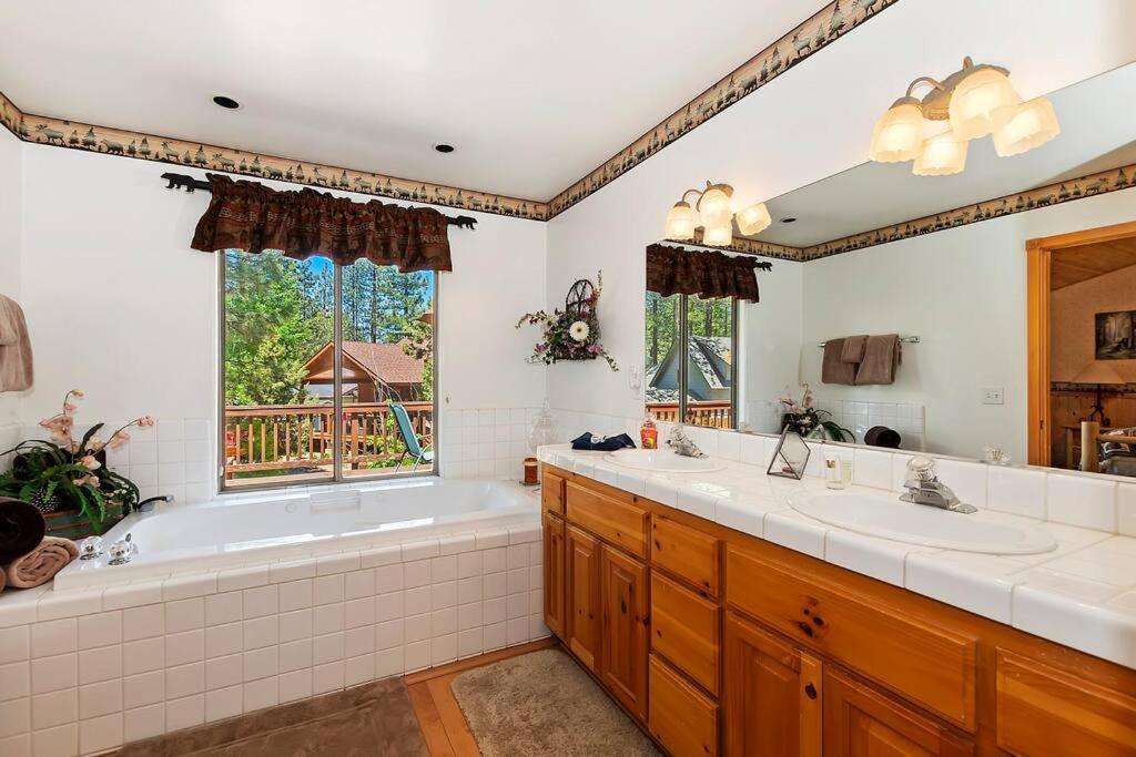 Teakwood - 3-Br Spa, Fire Pit, Quiet, Ac, Centrally Located Villa บิ๊กแบร์เลค ภายนอก รูปภาพ