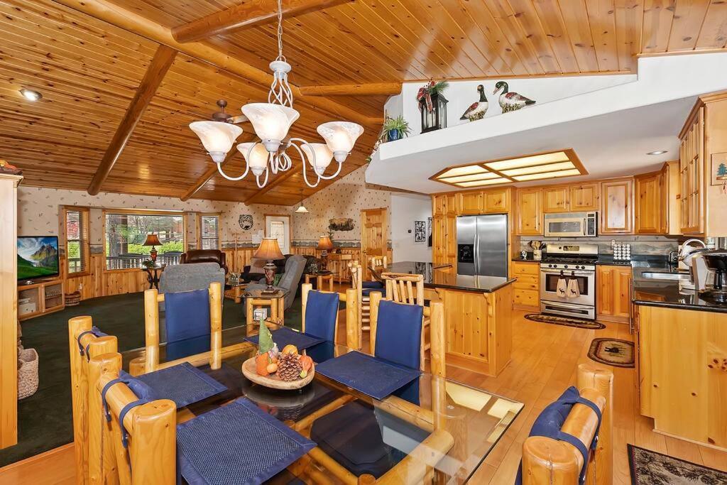 Teakwood - 3-Br Spa, Fire Pit, Quiet, Ac, Centrally Located Villa บิ๊กแบร์เลค ภายนอก รูปภาพ